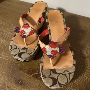 *RARE* Vintage Coach Women's Brown Sandals with Red Fish Accent VGUC